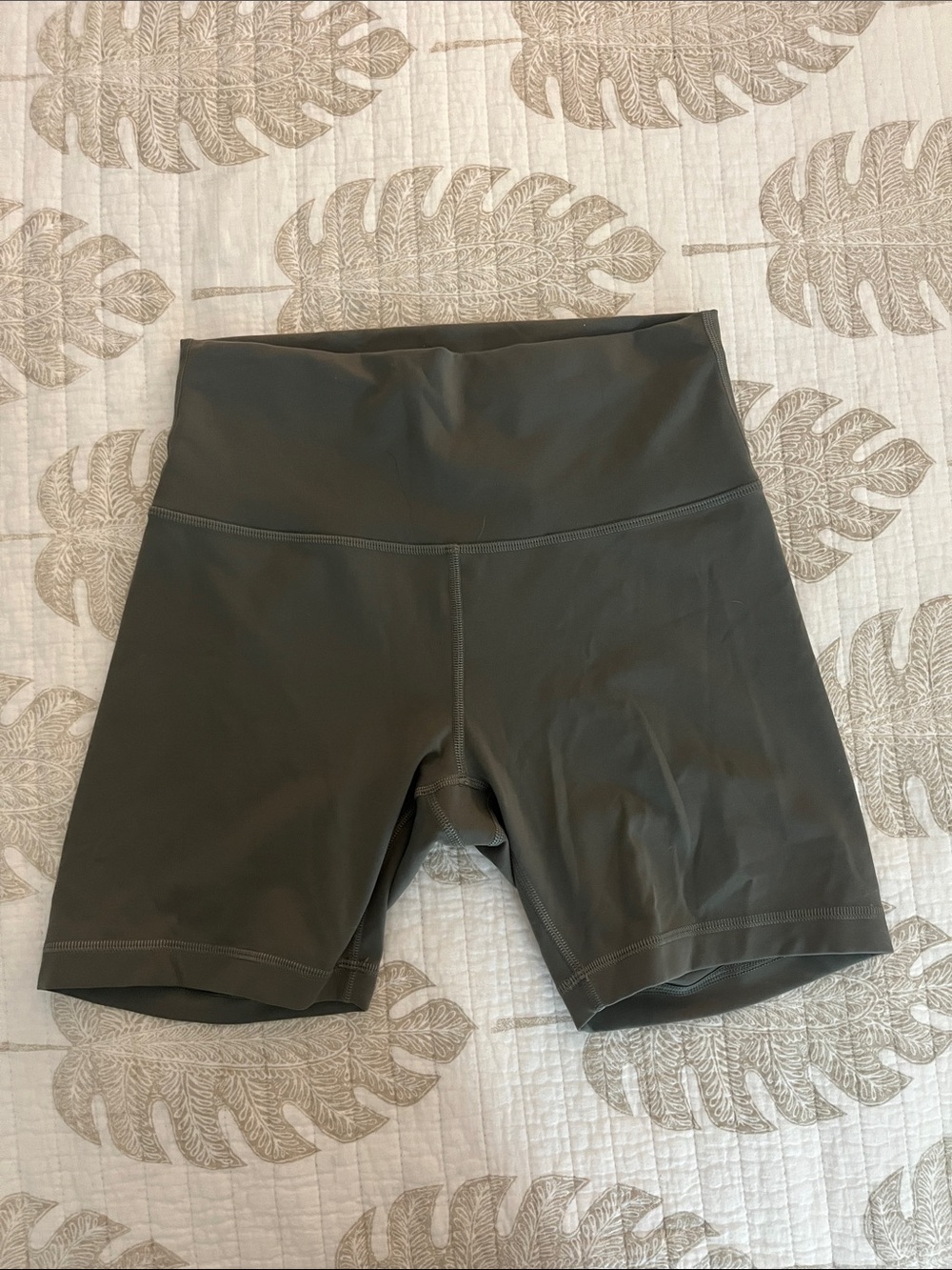 lululemon Wunder Train Grey Sage Bike Shorts